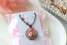Load image into Gallery viewer, Green Theme Floral Necklace