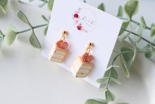 Load image into Gallery viewer, Medium Size Floral Studs
