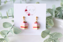 Load image into Gallery viewer, Medium Size Floral Studs