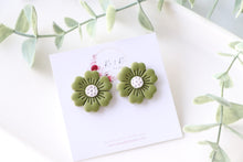 Load image into Gallery viewer, Medium Size Floral Studs