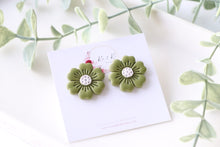 Load image into Gallery viewer, Medium Size Floral Studs