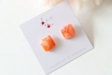 Load image into Gallery viewer, Square Resin Earrings