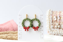 Load image into Gallery viewer, Simple Wreath Earrings