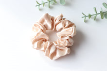Load image into Gallery viewer, Scrunchies Nudes (Ivory)