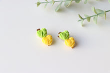 Load image into Gallery viewer, Green And Yellow Clip