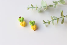 Load image into Gallery viewer, Hair Clip (Yellow and Green)