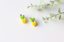 Load image into Gallery viewer, Hair Clip (Yellow and Green)