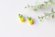 Load image into Gallery viewer, Green And Yellow Clip