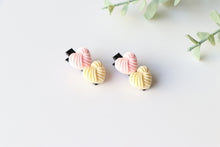Load image into Gallery viewer, Pink and Cream Clips