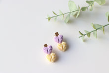 Load image into Gallery viewer, Purple and Cream Clips