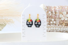 Load image into Gallery viewer, Skull Earrings