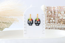 Load image into Gallery viewer, Skull Earrings