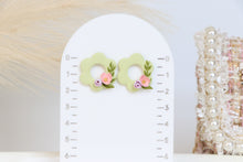 Load image into Gallery viewer, 6 Petal Flower ( Light Green )