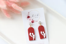 Load image into Gallery viewer, white_tulip_dangle_handmade_earrings_front_near_view