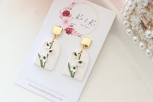 Load image into Gallery viewer, Birth Flower - May
