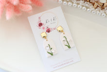 Load image into Gallery viewer, Birth Flower - January
