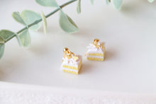 Load image into Gallery viewer, Medium Size Floral Studs
