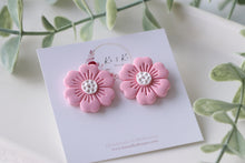 Load image into Gallery viewer, Medium Size Floral Studs
