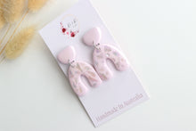 Load image into Gallery viewer, Lilac Paua Iridiscent Shell Earrings
