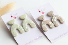 Load image into Gallery viewer, Lilac Paua Iridiscent Shell Earrings

