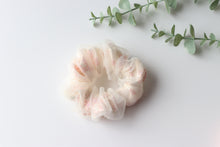 Load image into Gallery viewer, Scrunchie Netted White
