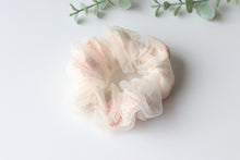 Load image into Gallery viewer, Scrunchie Netted White
