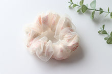 Load image into Gallery viewer, Scrunchie Netted White
