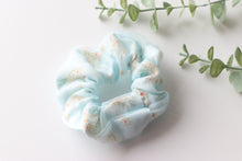 Load image into Gallery viewer, Scrunchie Netted White
