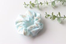 Load image into Gallery viewer, Scrunchie Netted White
