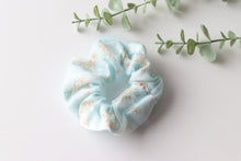 Load image into Gallery viewer, Scrunchie Netted White
