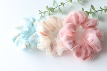 Load image into Gallery viewer, Scrunchie Netted Pink
