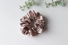 Load image into Gallery viewer, Scrunchie Nudes ( Dark Chocolate)
