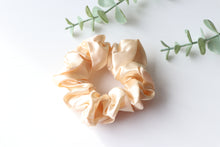 Load image into Gallery viewer, Scrunchies Nudes (Light Sunshine)
