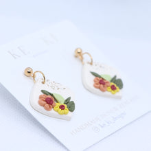 Load image into Gallery viewer, Orangy Yellow Florals
